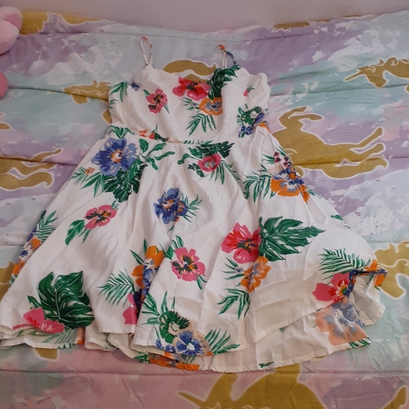 2 items for $20. Old Navy Dress - Picture 2 of 2
